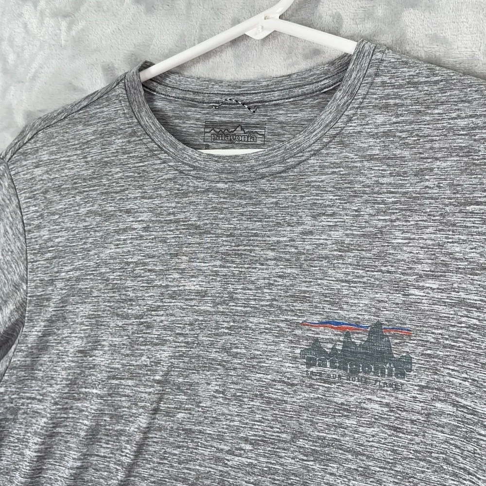 Patagonia T-Shirt Mens Small Capilene Cool Daily Performance Graphic Tee Outdoor
